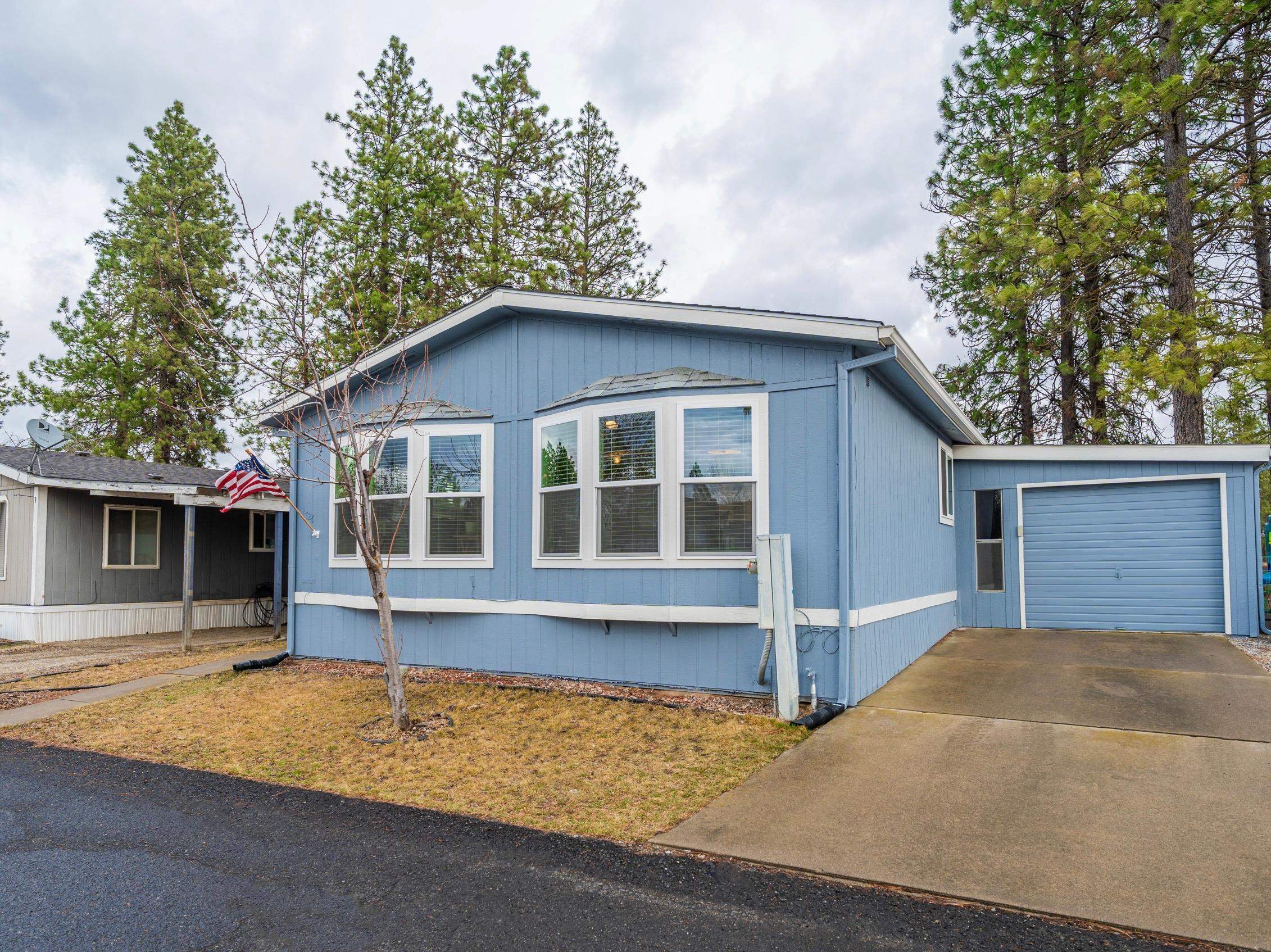 14726 Surrey Ln