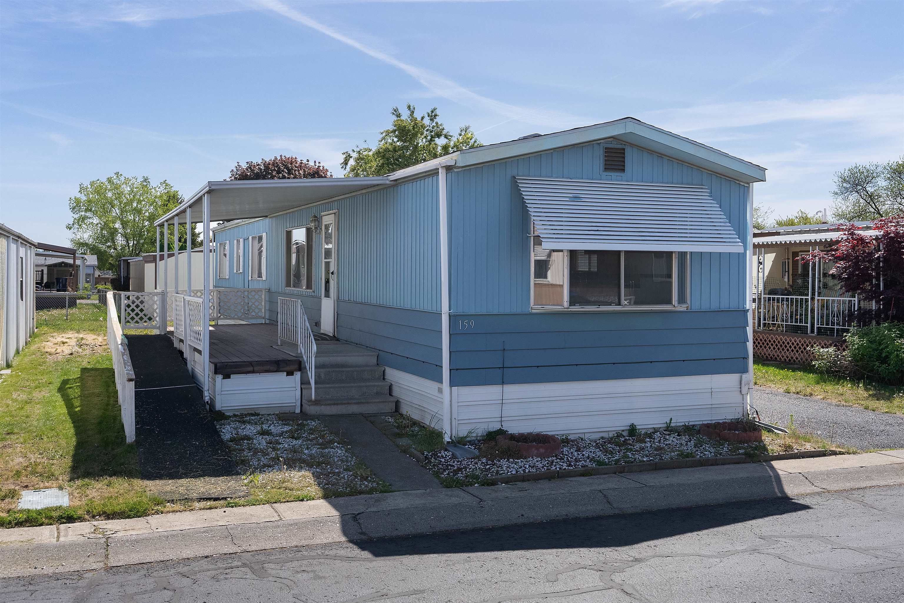 1205 Lyons Ave