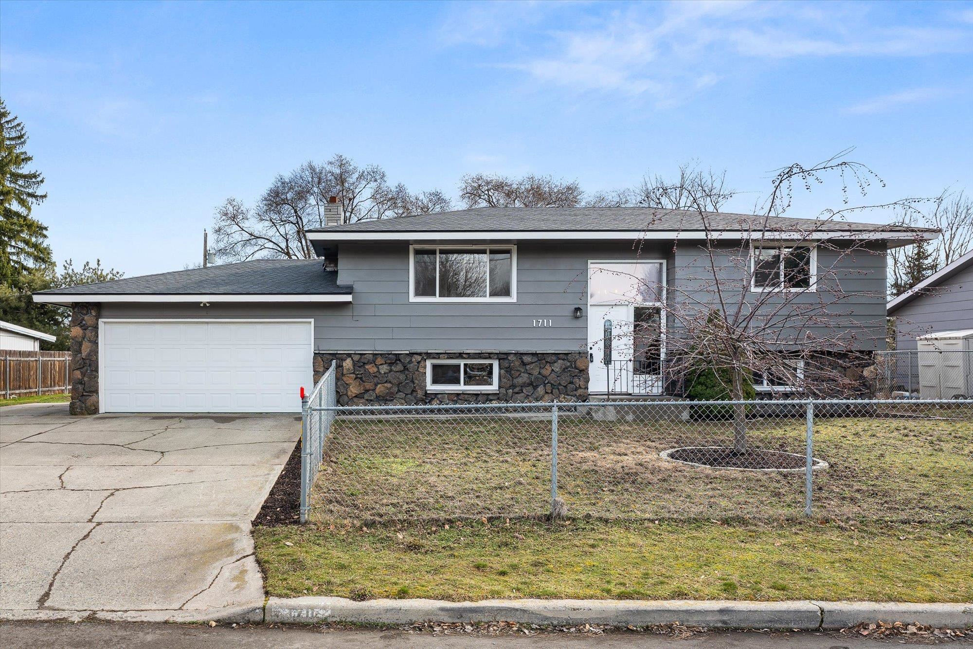 1711 Evergreen Rd