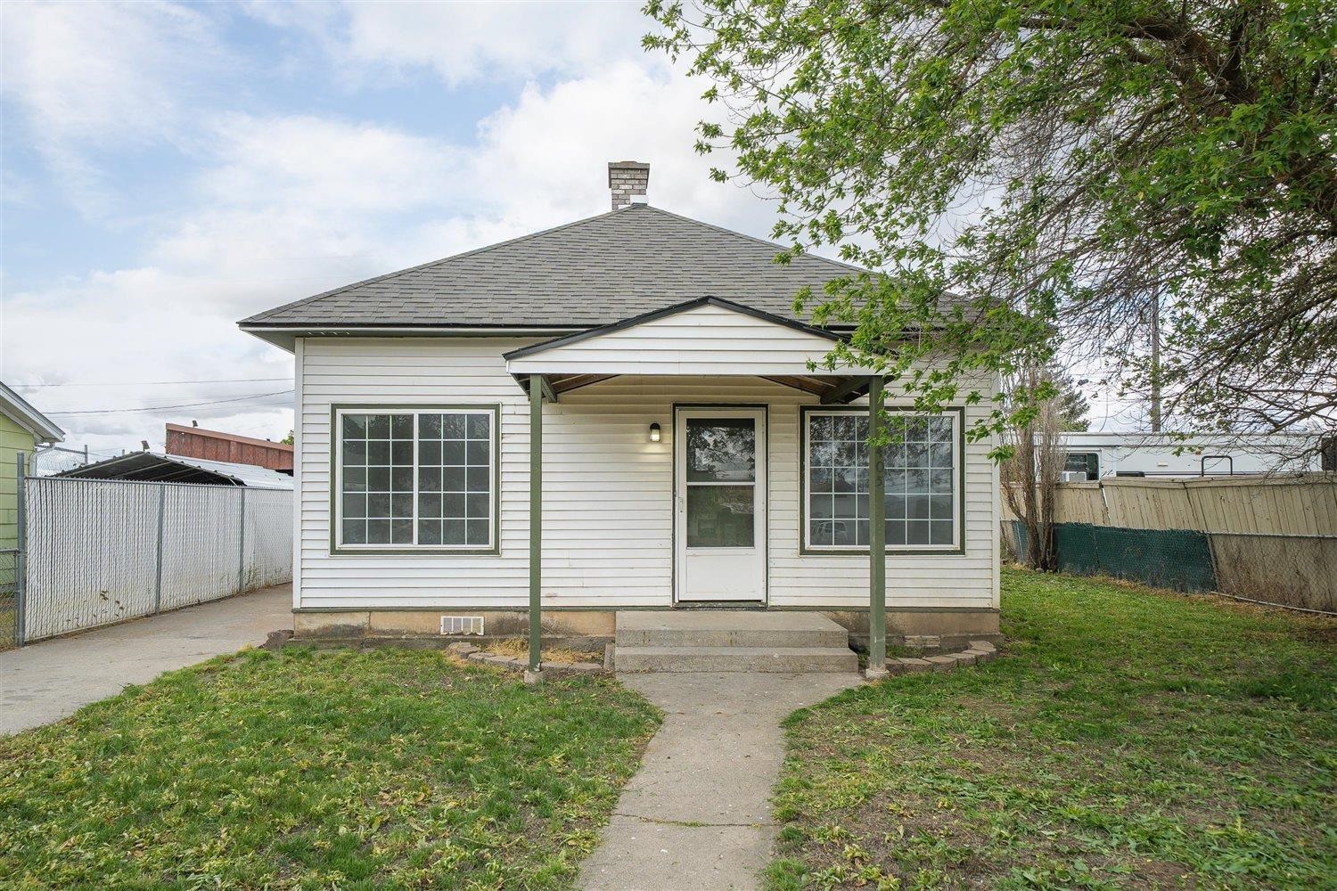 Single Family at 405 5th St, Sprague, WA