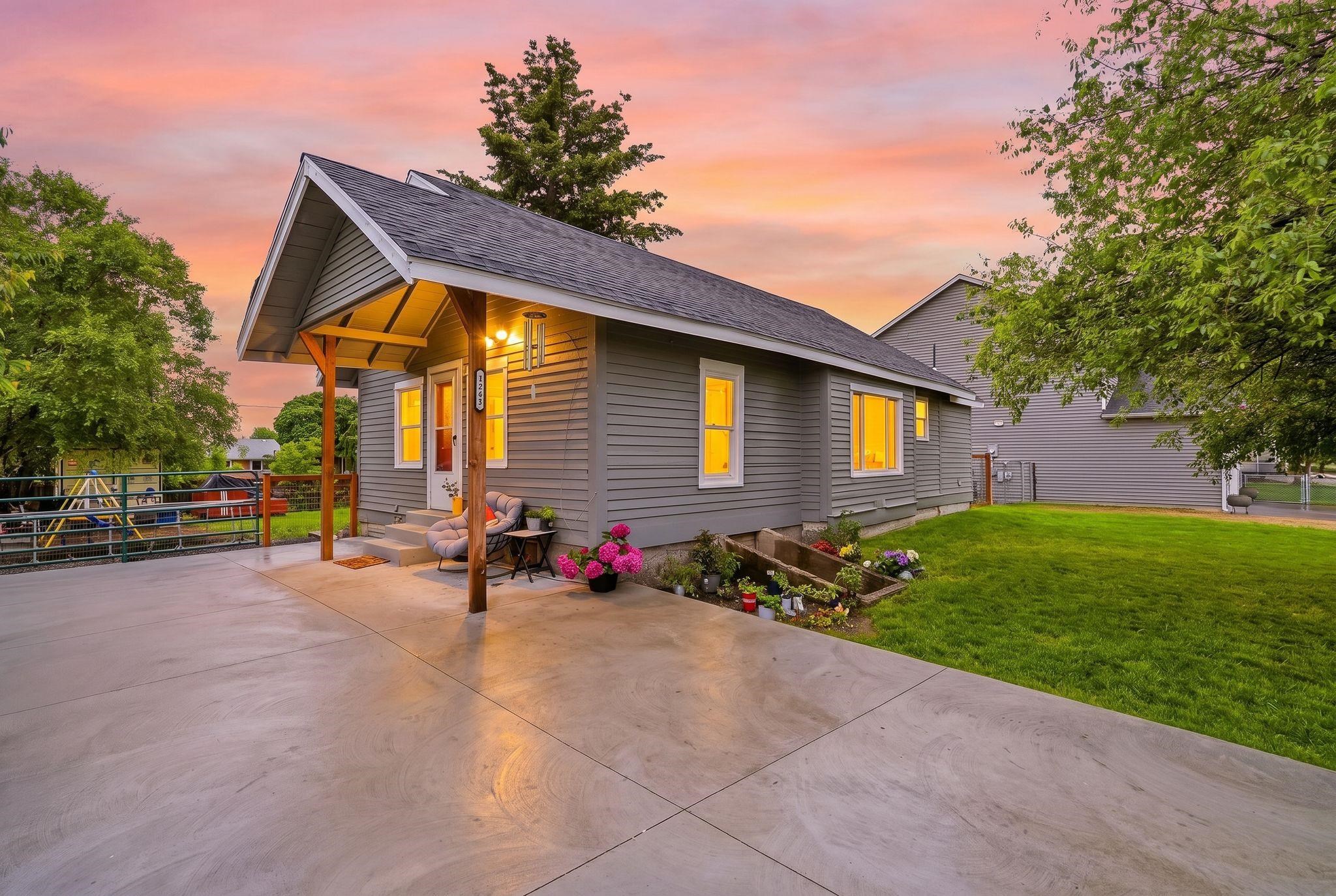 1211 Fox Rd