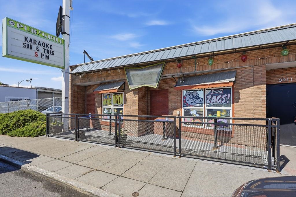 Commercial at 3911 Madison St, Spokane, WA