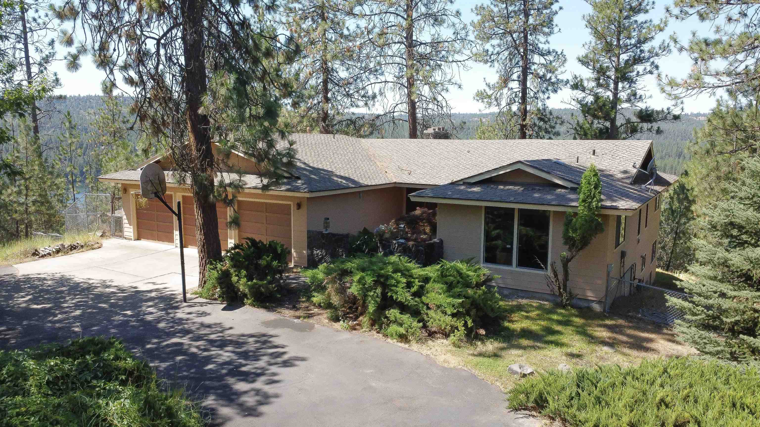 Single Family at 16905 Mockingbird Ct, Nine Mile Falls, WA