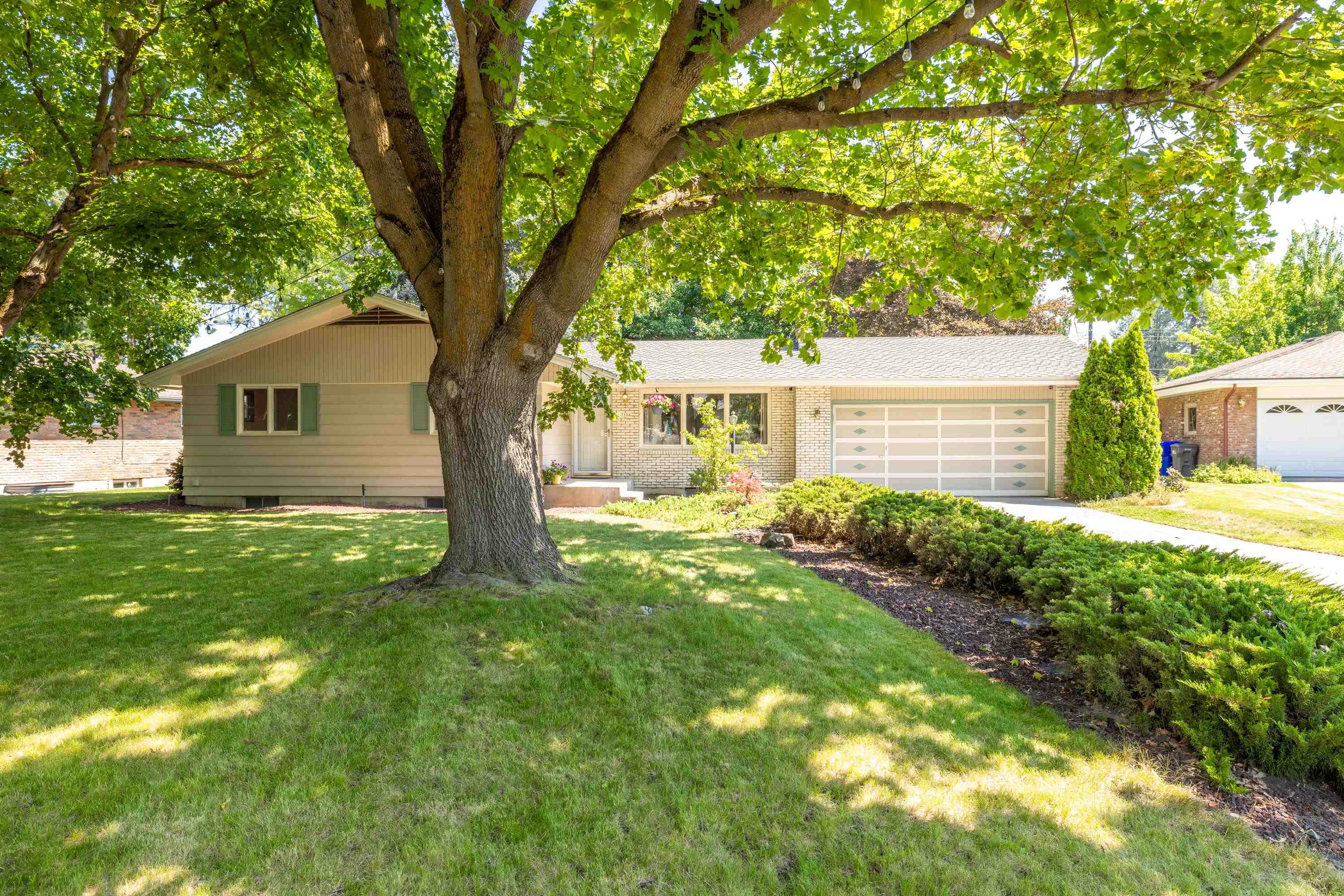 Single Family at 7804 Madison Ct, Spokane, WA