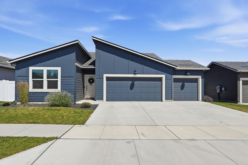 8418 Red Ave